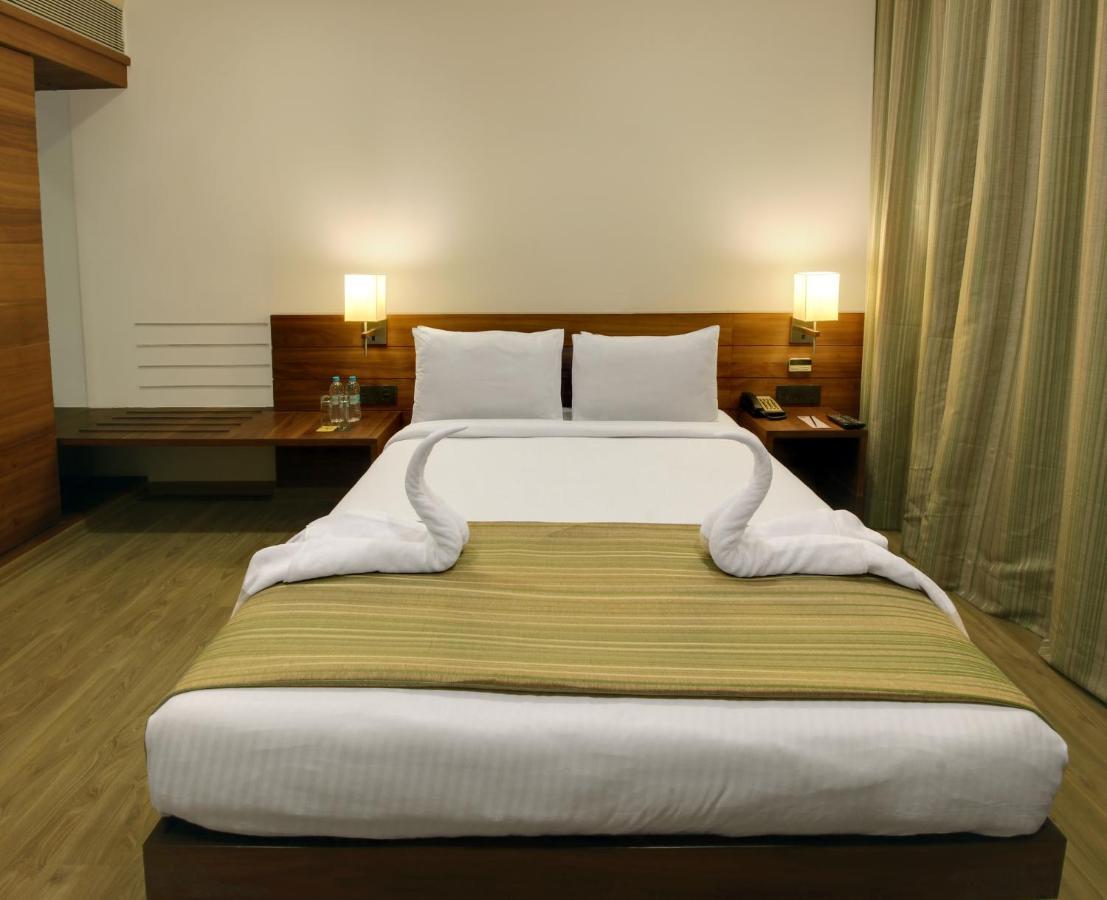 Temple Tree Hotel Shirdi Extérieur photo