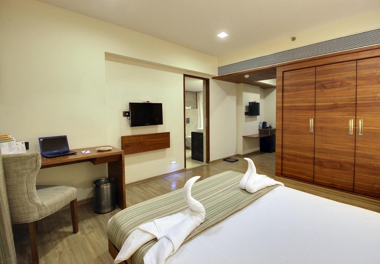 Temple Tree Hotel Shirdi Extérieur photo