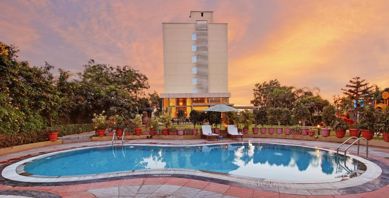 Temple Tree Hotel Shirdi Extérieur photo