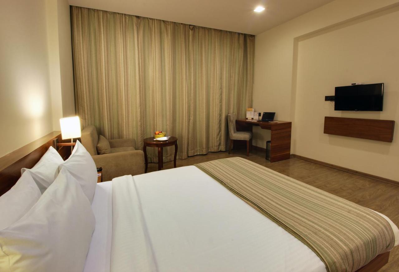Temple Tree Hotel Shirdi Extérieur photo