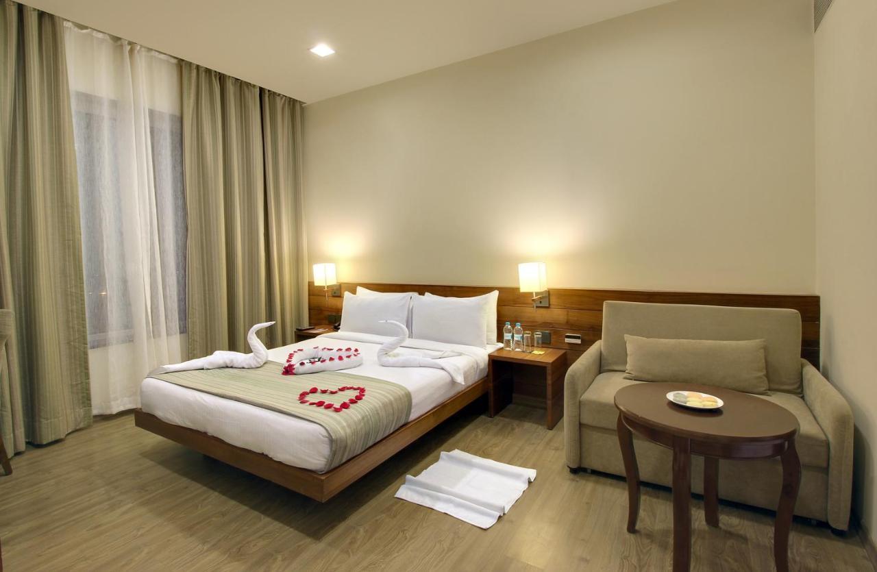 Temple Tree Hotel Shirdi Extérieur photo