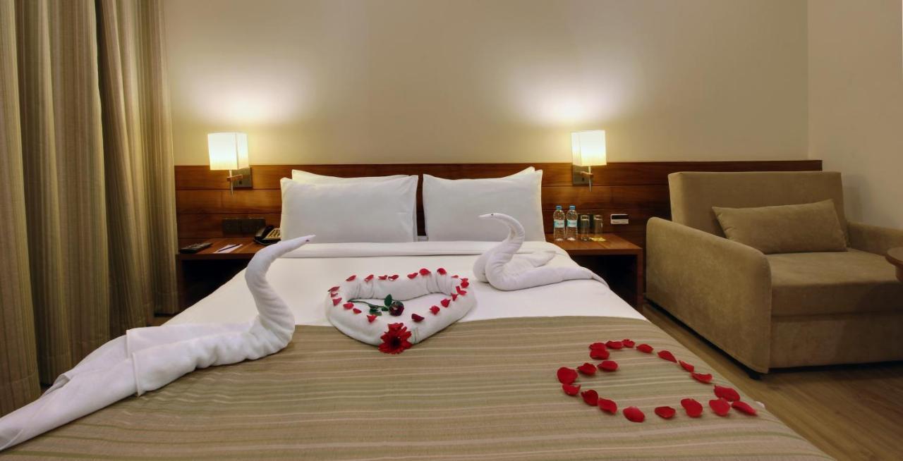Temple Tree Hotel Shirdi Extérieur photo