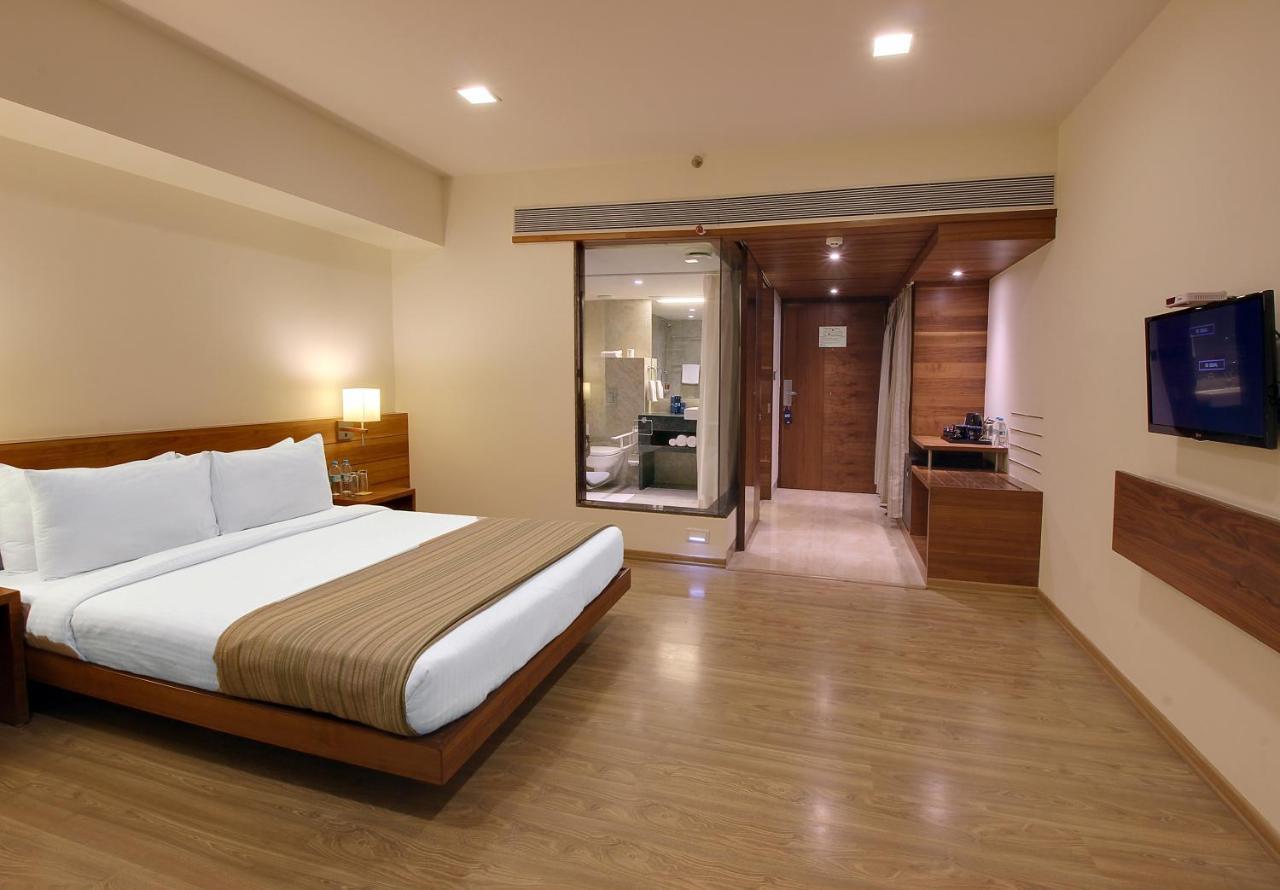 Temple Tree Hotel Shirdi Extérieur photo
