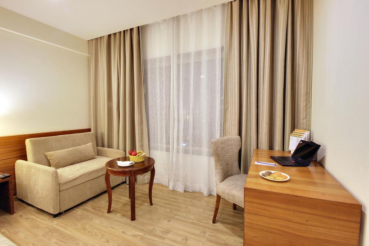 Temple Tree Hotel Shirdi Extérieur photo