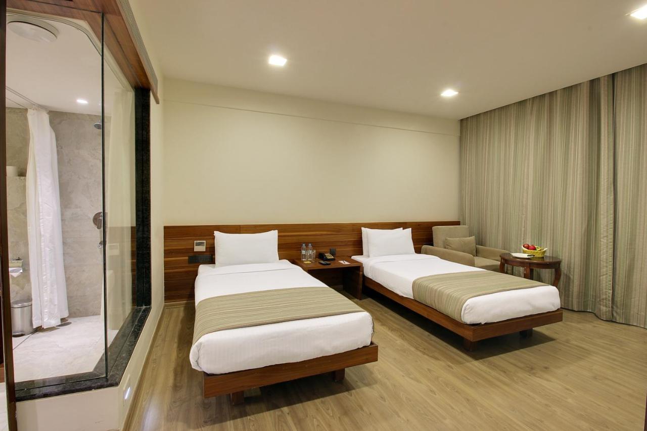 Temple Tree Hotel Shirdi Extérieur photo