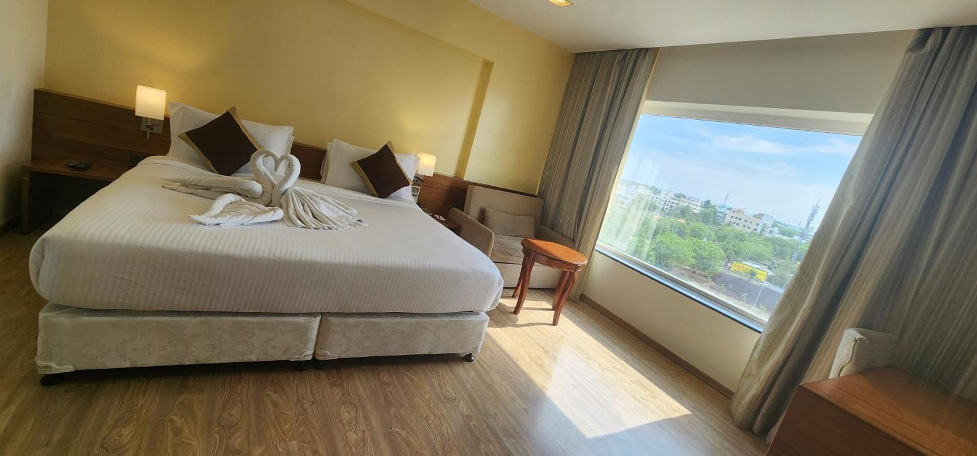 Temple Tree Hotel Shirdi Extérieur photo
