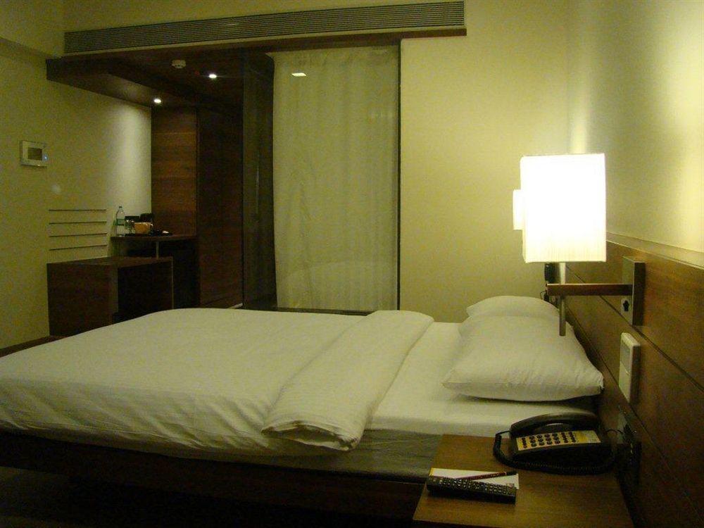 Temple Tree Hotel Shirdi Extérieur photo
