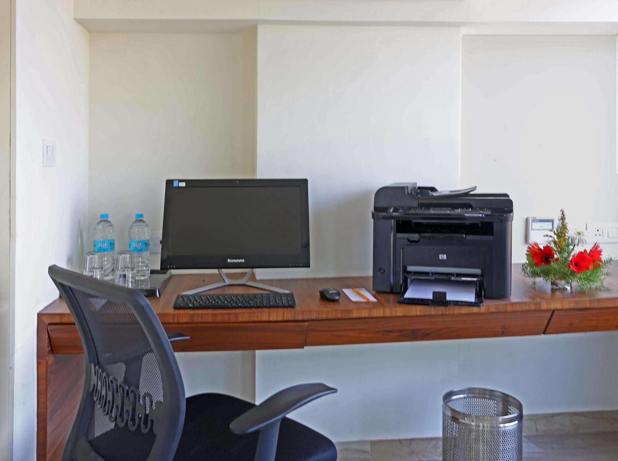 Temple Tree Hotel Shirdi Extérieur photo
